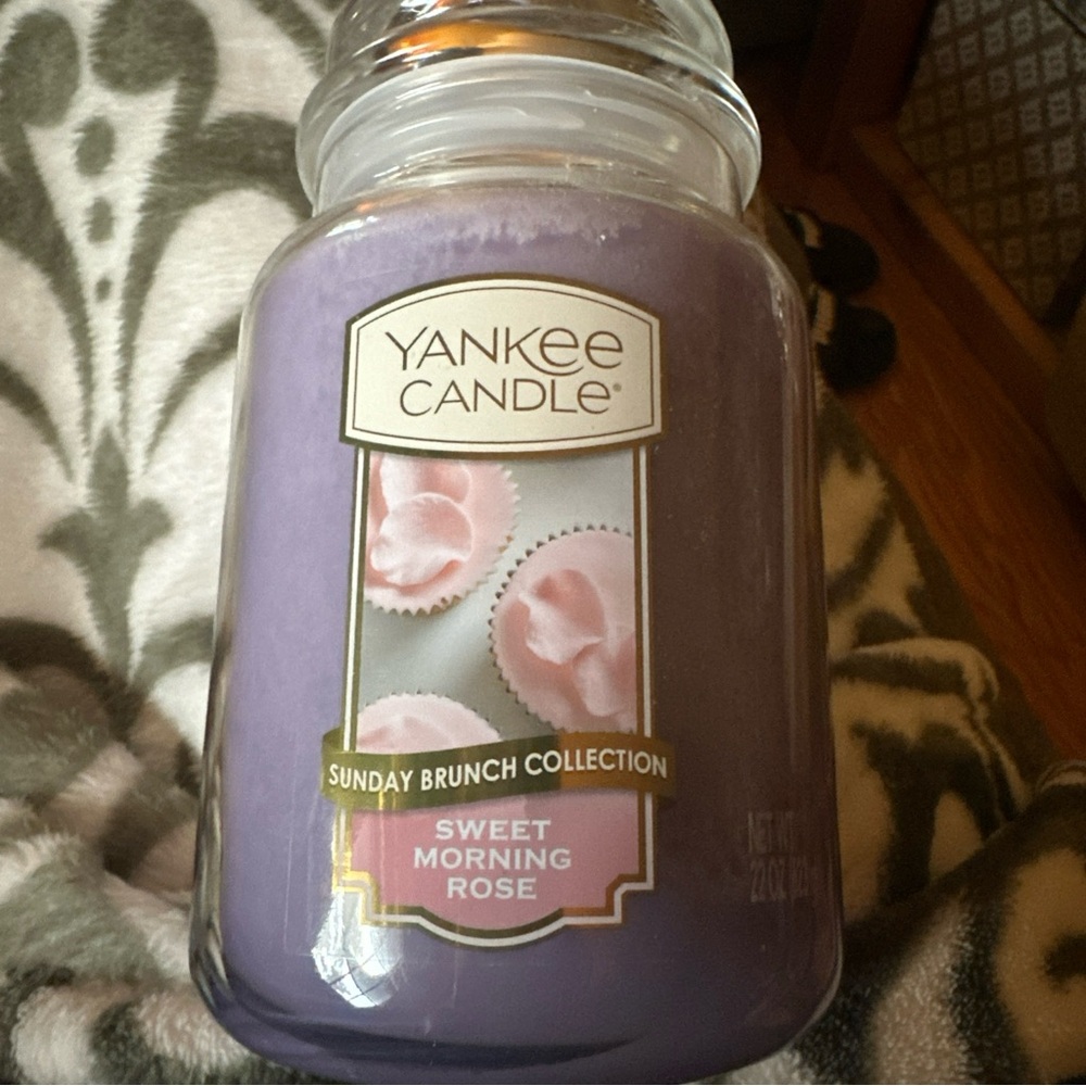 Yankee Candle Sweet Morning Rose - Purple